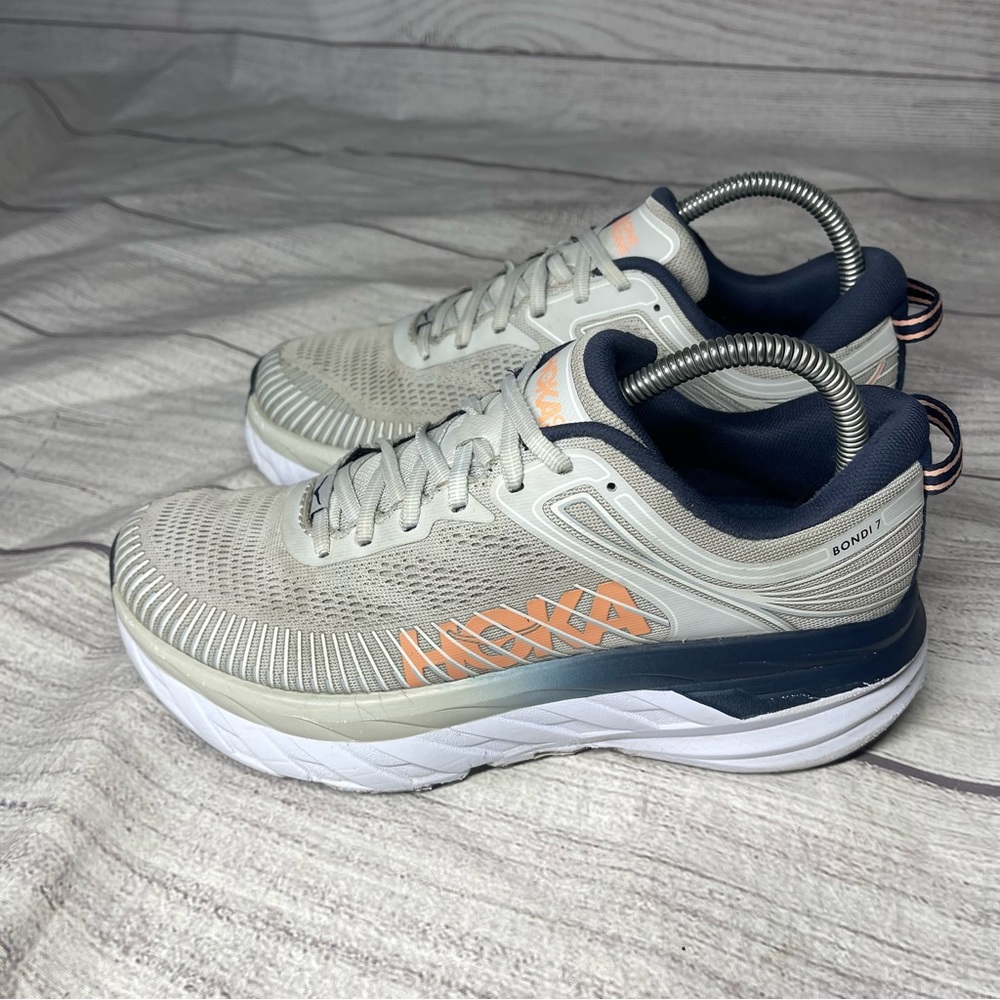 Hoka One One Women's 8 D (Wide) Bondi 7 Gray Running Shoes - Picture 3 of 7